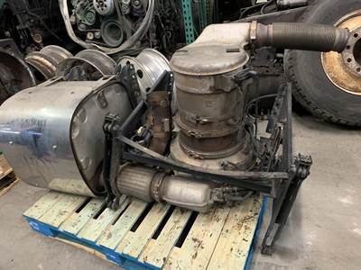 2007 Volvo VNL COMPLETE  DEF SYSTEM Tank