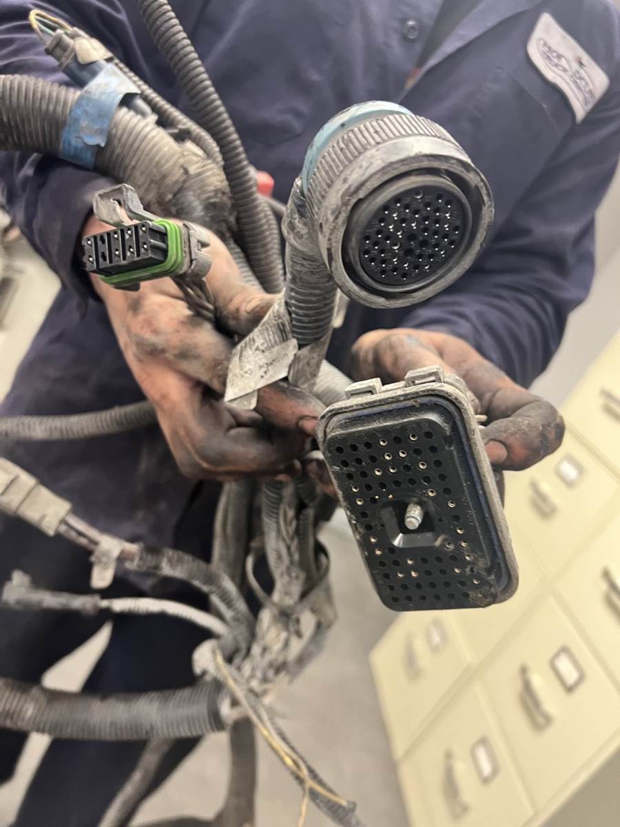 Caterpillar C15 Engine Wiring Harness for 2013 Kenworth T660 For Sale