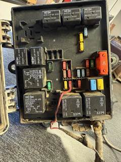 Volvo VNL Fuse Box