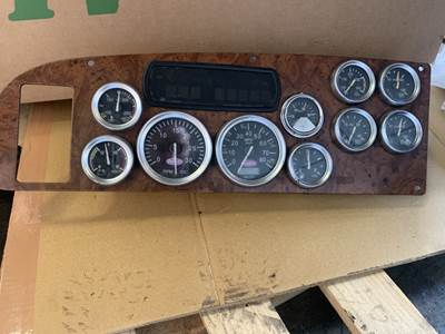 2002 Peterbilt 382/384/386/387 Instrument Panel Cluster
