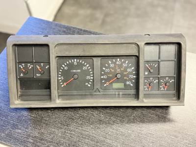 1999 Volvo VNL Instrument Panel Cluster
