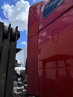 2006 Volvo VNL Sleeper Fairing