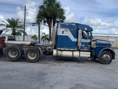 2007 Freightliner Classic Sleeper Semi Truck PARTS 