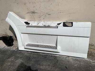 2011 Volvo VNL Faring Step DRIVER SIDE