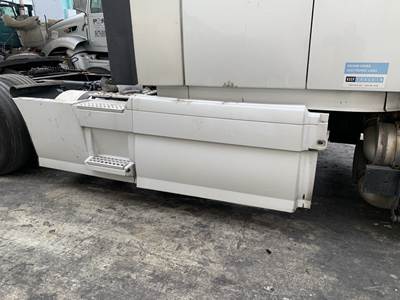 2012 Volvo VNL Tank Fairing