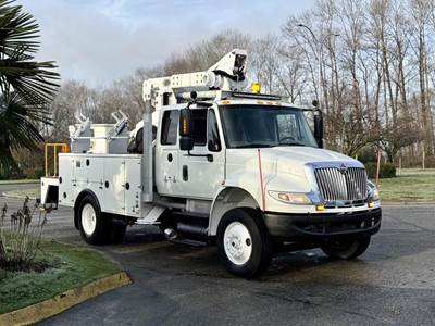 International Durastar 4300 Altec Bucket Truck with Air Brakes