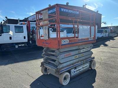 Skyjack SJ 1114626 Manlift Electric With Battery Charger