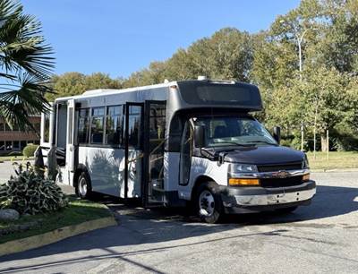 Chevrolet Express 4500 21-Passenger Bus with Wheelchair Lift