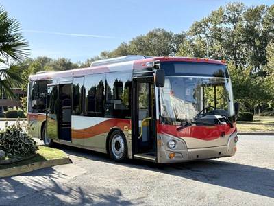 Grande West Vicinity 25-Passenger Diesel Kneeling Bus with Wheelchair Ramp