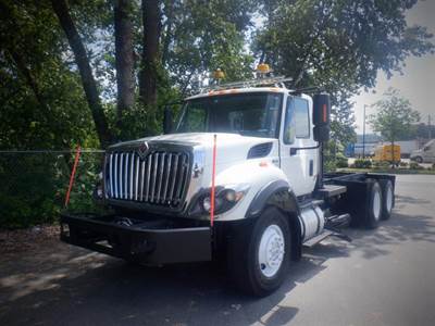 International 7400 Cab and Chasis Diesel With Air Brakes