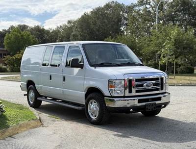 Ford Econoline E-250 SuperDuty Cargo Van