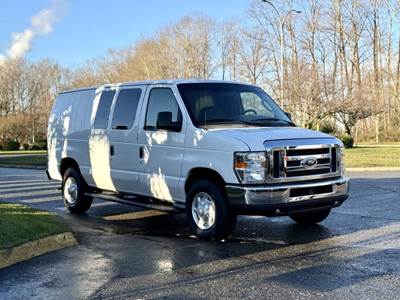 Ford Econoline E-250 Super Duty Cargo Van