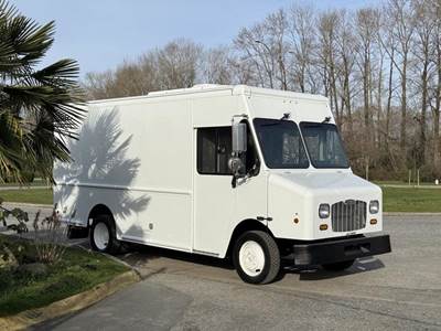 Freightliner MT45 Thermo King Reefer 14-Foot Step Van