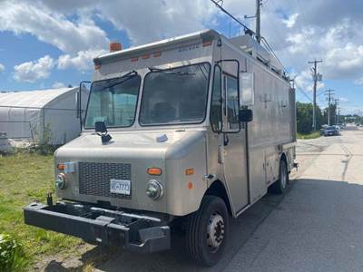 Morgan Olson Workhorse W42 Workshop Step Van With Rear Shelving