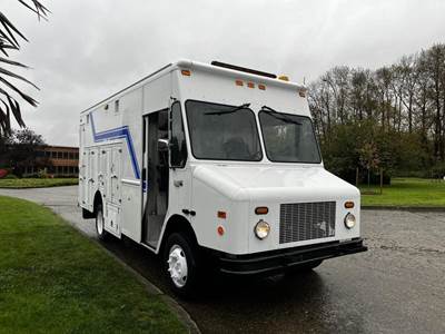 Workhorse W-Series Service  Cargo Step Van With shelving