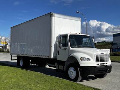 Freightliner M2 106 26 Foot Cube Van Cummins Diesel Air Brakes with Loading Ramp