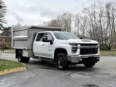 Chevrolet Silverado 3500HD LT Crew Cab 4x4 9-Foot Dump Truck
