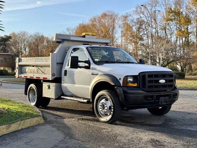 Ford F-550 Regular Cab 2WD 9-Foot Dump Truck
