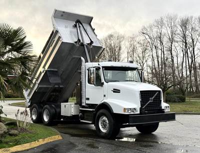 Volvo VHD 6x4 Diesel Tandem Dump Truck with 16-Foot Box and 18-Speed