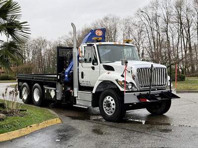 International Workstar 7500 14-Foot Flat Deck with PM Crane and Air Brakes