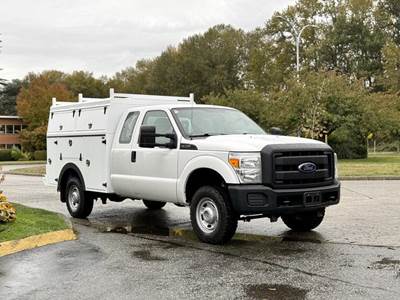 Ford F-350 SD SuperCab 4WD Service Truck with Utility Body
