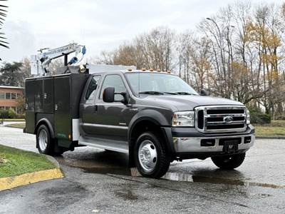 Ford F-450 SD SuperCab 4x4 DRW XLT Service Truck with Auto Crane