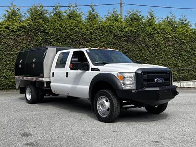 Ford F-550 XL Crew Cab Dually 4x4 Service Truck with Water Tank