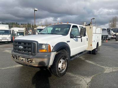 Ford F-550 Service Truck Crew Cab 4WD Dually