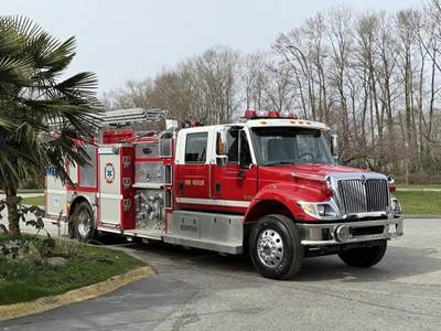 International 7400 Crew Cab Ex-Fire Truck 550 US Gallon Pumper with Ladder