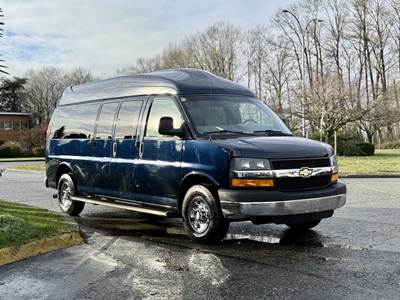 Chevrolet Express 2500 Extended 5-Passenger Van with Wheelchair Lift