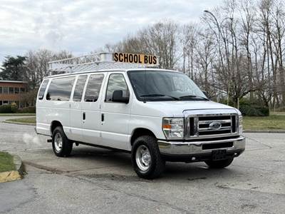Ford E-350 XLT Super Duty 15-Passenger Van