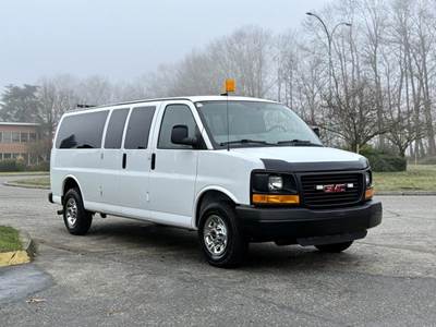 GMC Savana LS 3500 Extended 8-Passenger Van – 6.0L V8, RWD