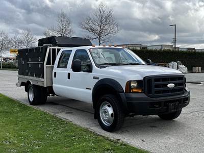 Ford F-550 Service Truck Crew Cab 4WD Diesel