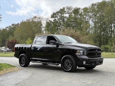 RAM 1500 Big Horn Black Package Crew Cab 4x4 EcoDiesel