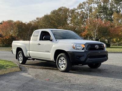 Toyota Tacoma Access Cab 2WD Pickup Truck with Power Options