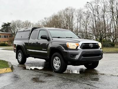 Toyota Tacoma SR5 4X4 with Canopy