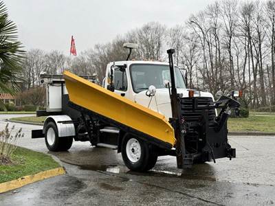 Freightliner 108SD Cummins Manual Plow Truck – 8.9L Diesel, Air Brakes