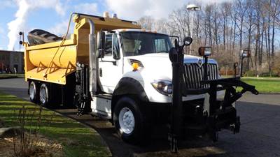 International WorkStar 7600 Dump Truck With Plow/Spreader Air Brakes Diesel 6X4
