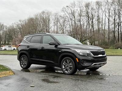 Kia Seltos EX AWD 2.0L with Sunroof and Heated Seats