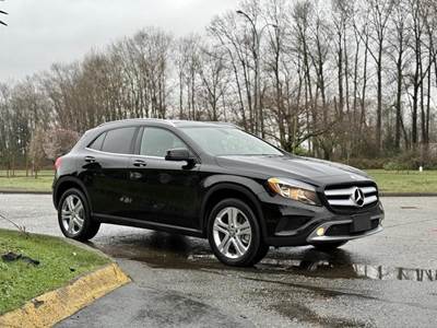 Mercedes-Benz GLA-250 4MATIC AWD with Panoramic Sunroof