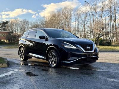 Nissan Murano SV AWD with Moonroof and 360° Camera