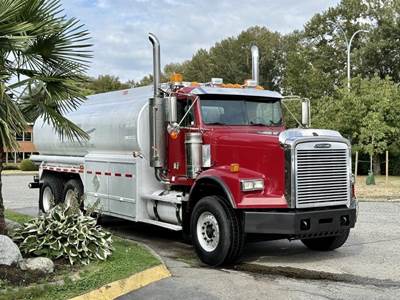 Freightliner FLD120 18,100-Litre Fuel Tank Truck Diesel with Air Brakes