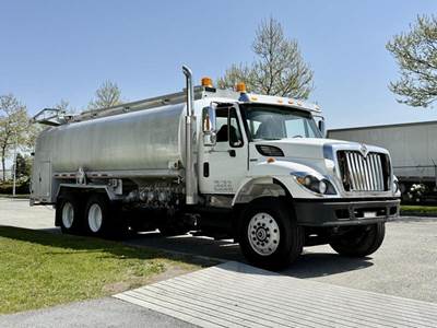 International 7500 4400USG Fuel Tanker Truck With Air brakes Diesel