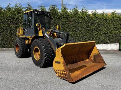 2010 John Deere 444K Z-Bar Front End Loader with 2.5 Yard Bucket Diesel