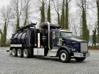 Kenworth T800 Tri-Axle Cummins X15 Hydro-Vacuum Truck with 18-Speed
