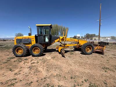John Deere 670 Motor Grader - Blade