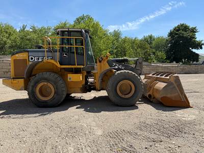 John Deere 724K Wheel Loader