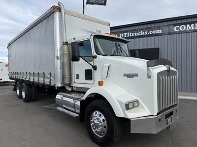 Kenworth T800 Tandem Axle Curtain Side Truck - Caterpillar, 377HP, 10 Speed Manual