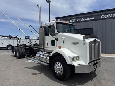 Kenworth T800 Tandem Axle Curtain Side Truck - Caterpillar, 377HP, 10 Speed Manual