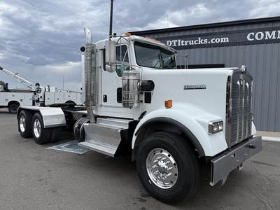 Kenworth W900 Day Cab Truck - Cummins 550HP, 18 Speed Ultrashift Amt